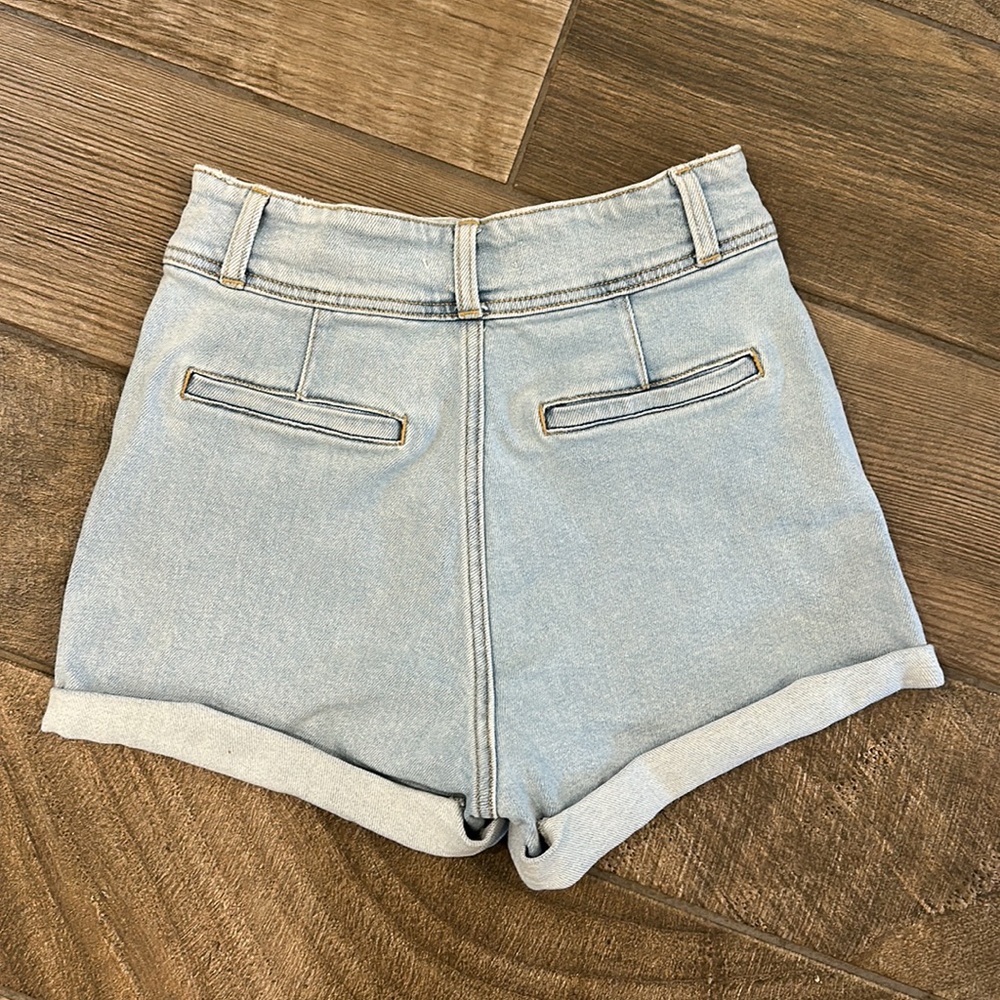 KanCan Ultra High Rise Mom Shorts Size 27 Light Wash Cuffed Denim - Picture 5 of 13